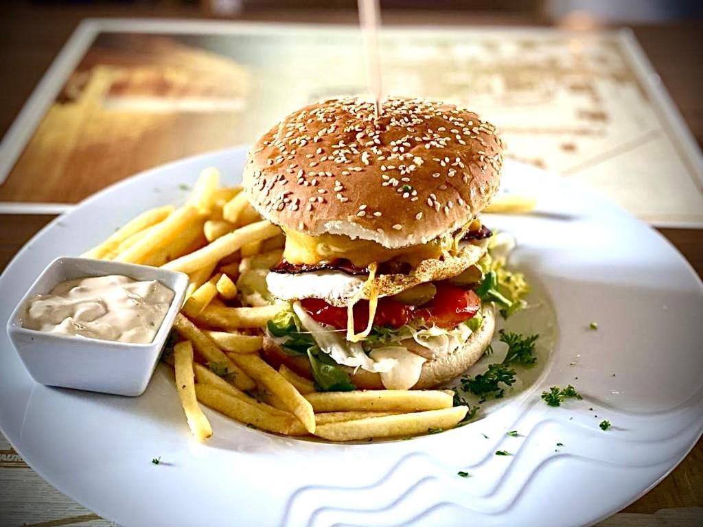 & Restaurant Pod Kastany Готель Krupka